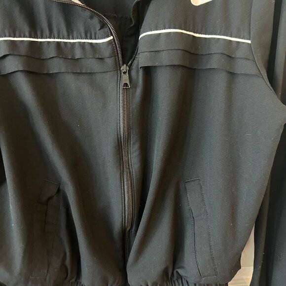 Nike Women’s Jacket Size Medium - Picture 6 of 7